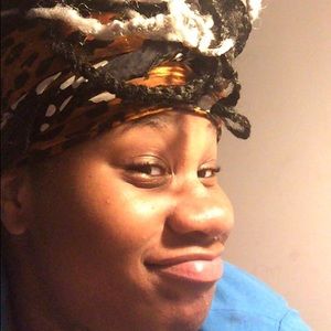 Meet your Posher, Janique